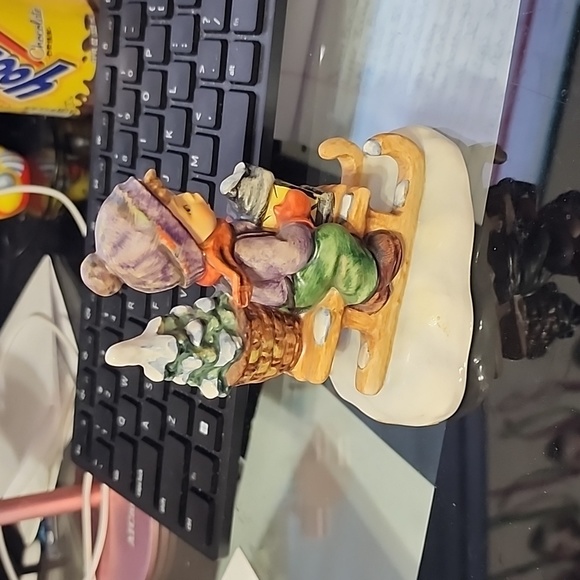 Ride into Christmas Hummel - Picture 4 of 5